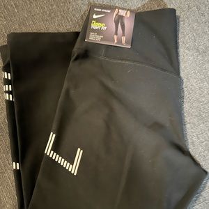 NWT ! Nike Dri-Fit Capri Leggings
